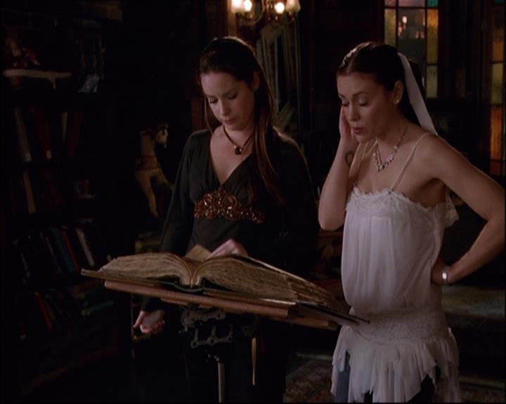 Charmed-Online-dot-net_808BattleOfTheHexes1797.jpg Charmed-Online-dot-net_808BattleOfTheHexes1797.jpg