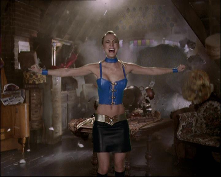 Charmed-Online-dot-net_808BattleOfTheHexes1844.jpg Charmed-Online-dot-net_808BattleOfTheHexes1844.jpg