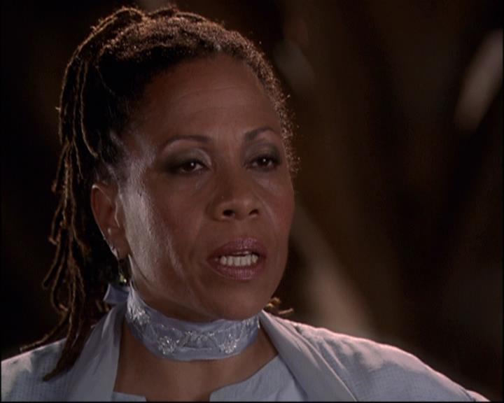 Charmed-Online-dot-net_810VayaConLeos2001.jpg Charmed-Online-dot-net_810VayaConLeos2001.jpg