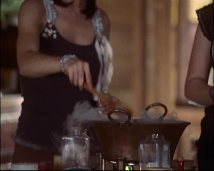 Charmed-Online-dot-net_812PaybacksAWitch2126.jpg Charmed-Online-dot-net_812PaybacksAWitch2126.jpg