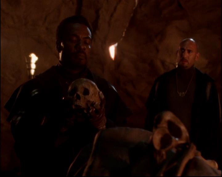 Charmed-Online-dot-815TheLastTemptationOfChristy1060.jpg Charmed-Online-dot-815TheLastTemptationOfChristy1060.jpg