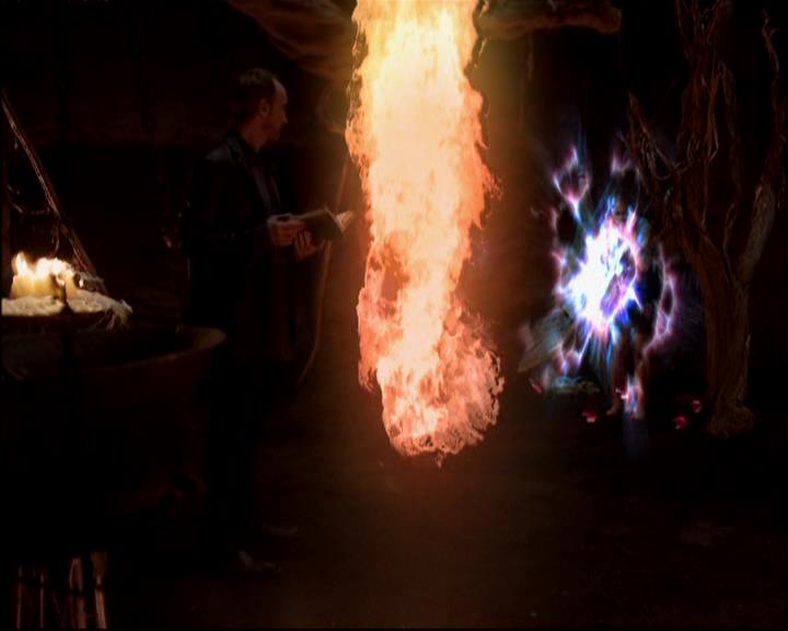 Charmed-Online-dot-816EngagedAndConfused1230.jpg Charmed-Online-dot-816EngagedAndConfused1230.jpg