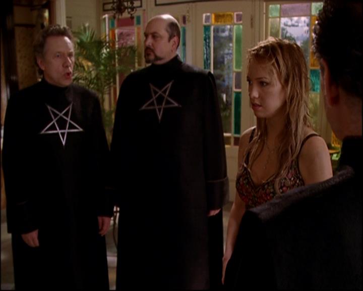 Charmed-Online-dot-816EngagedAndConfused1331.jpg Charmed-Online-dot-816EngagedAndConfused1331.jpg