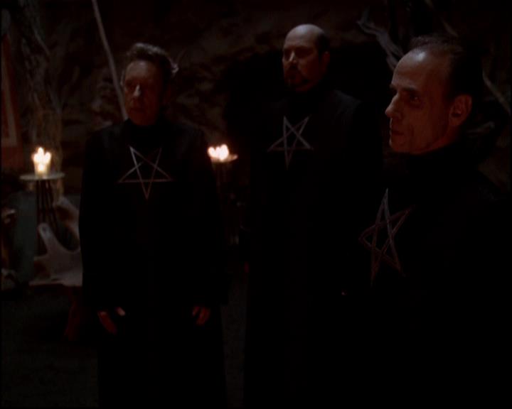 Charmed-Online-dot-816EngagedAndConfused1519.jpg Charmed-Online-dot-816EngagedAndConfused1519.jpg