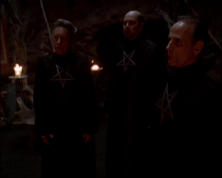 Charmed-Online-dot-816EngagedAndConfused1520.jpg Charmed-Online-dot-816EngagedAndConfused1520.jpg