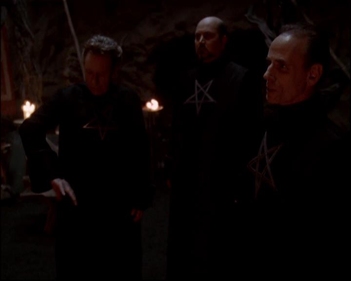 Charmed-Online-dot-816EngagedAndConfused1521.jpg Charmed-Online-dot-816EngagedAndConfused1521.jpg