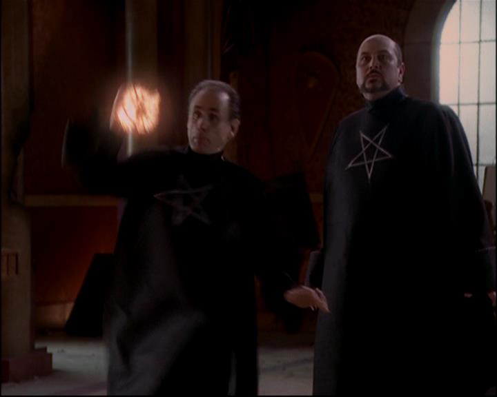 Charmed-Online-dot-816EngagedAndConfused1800.jpg Charmed-Online-dot-816EngagedAndConfused1800.jpg