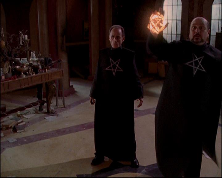 Charmed-Online-dot-816EngagedAndConfused1805.jpg Charmed-Online-dot-816EngagedAndConfused1805.jpg