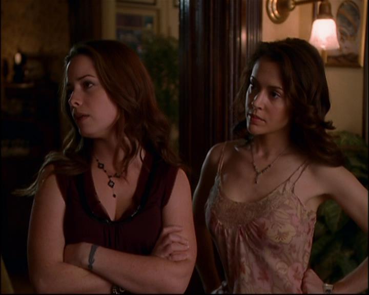 Charmed-Online-dot-816EngagedAndConfused1871.jpg Charmed-Online-dot-816EngagedAndConfused1871.jpg