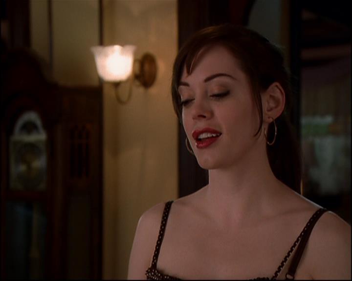 Charmed-Online-dot-816EngagedAndConfused1886.jpg Charmed-Online-dot-816EngagedAndConfused1886.jpg