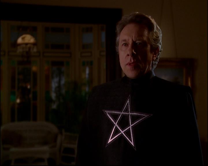 Charmed-Online-dot-816EngagedAndConfused1900.jpg Charmed-Online-dot-816EngagedAndConfused1900.jpg