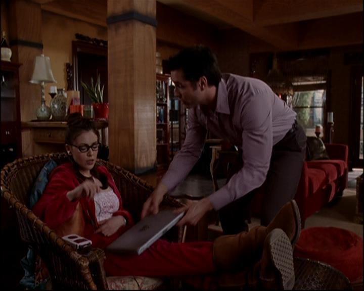 Charmed-Online-dot-818TheTornIdentity0415.jpg Charmed-Online-dot-818TheTornIdentity0415.jpg