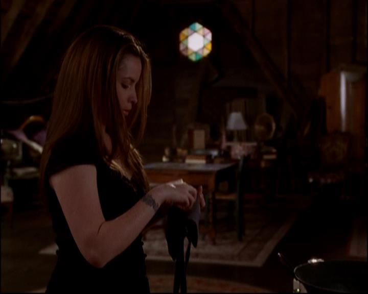 Charmed-Online-dot-818TheTornIdentity0568.jpg Charmed-Online-dot-818TheTornIdentity0568.jpg