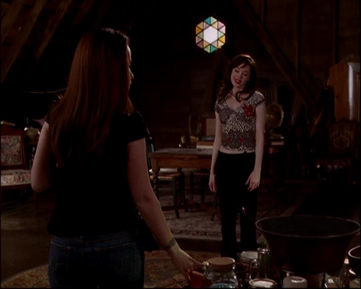 Charmed-Online-dot-818TheTornIdentity0582.jpg Charmed-Online-dot-818TheTornIdentity0582.jpg