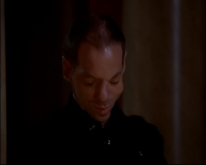 Charmed-Online-dot-818TheTornIdentity1688.jpg Charmed-Online-dot-818TheTornIdentity1688.jpg