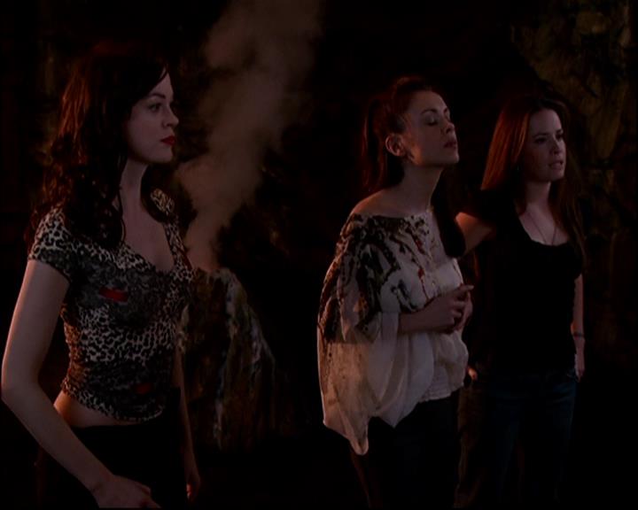 Charmed-Online-dot-818TheTornIdentity1847.jpg Charmed-Online-dot-818TheTornIdentity1847.jpg