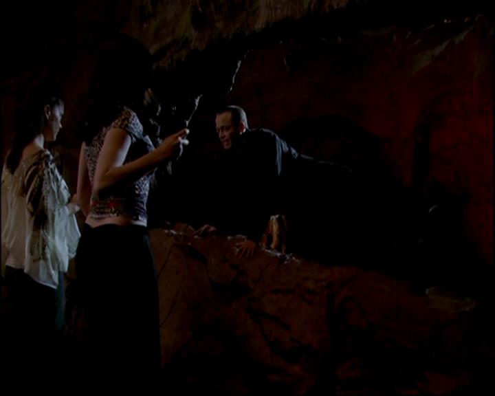 Charmed-Online-dot-818TheTornIdentity1854.jpg Charmed-Online-dot-818TheTornIdentity1854.jpg