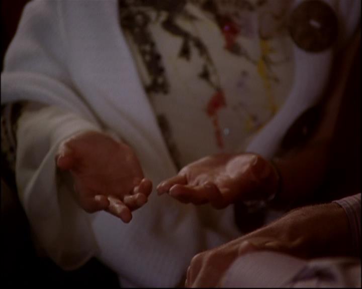 Charmed-Online-dot-818TheTornIdentity2091.jpg Charmed-Online-dot-818TheTornIdentity2091.jpg