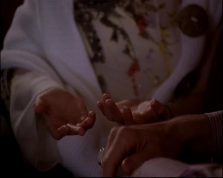 Charmed-Online-dot-818TheTornIdentity2093.jpg Charmed-Online-dot-818TheTornIdentity2093.jpg