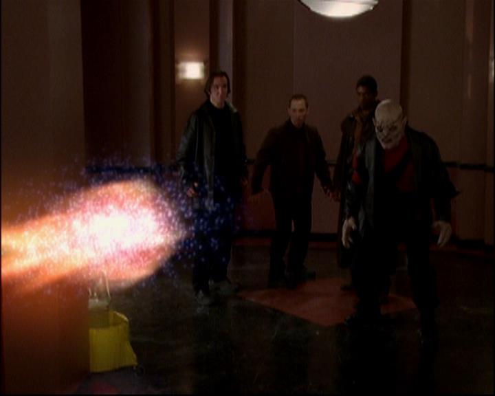 Charmed-Online-dot-TheMakingOfCharmed0405.jpg Charmed-Online-dot-TheMakingOfCharmed0405.jpg