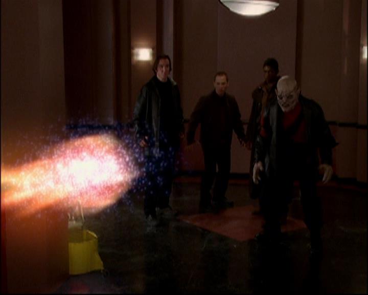 Charmed-Online-dot-TheMakingOfCharmed0406.jpg Charmed-Online-dot-TheMakingOfCharmed0406.jpg