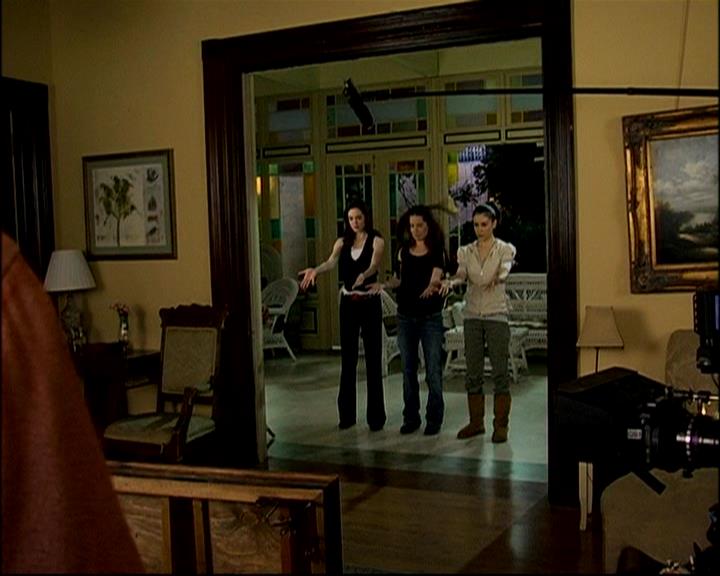 Charmed-Online-dot-TheMakingOfCharmed0563.jpg Charmed-Online-dot-TheMakingOfCharmed0563.jpg