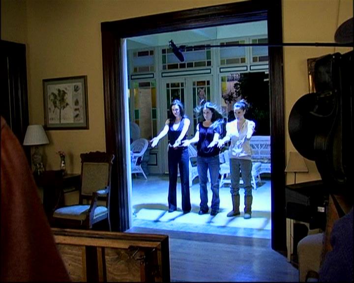 Charmed-Online-dot-TheMakingOfCharmed0564.jpg Charmed-Online-dot-TheMakingOfCharmed0564.jpg