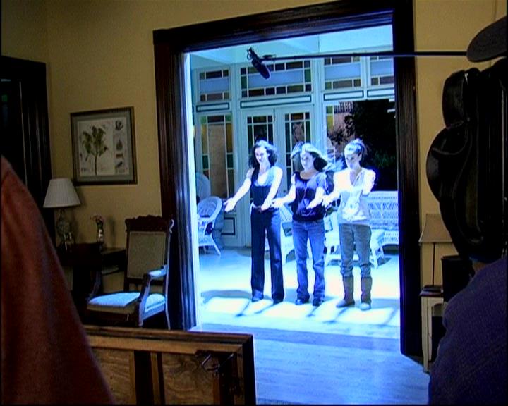 Charmed-Online-dot-TheMakingOfCharmed0565.jpg Charmed-Online-dot-TheMakingOfCharmed0565.jpg