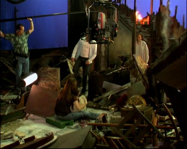 Charmed-Online-dot-TheMakingOfCharmed0715.jpg Charmed-Online-dot-TheMakingOfCharmed0715.jpg