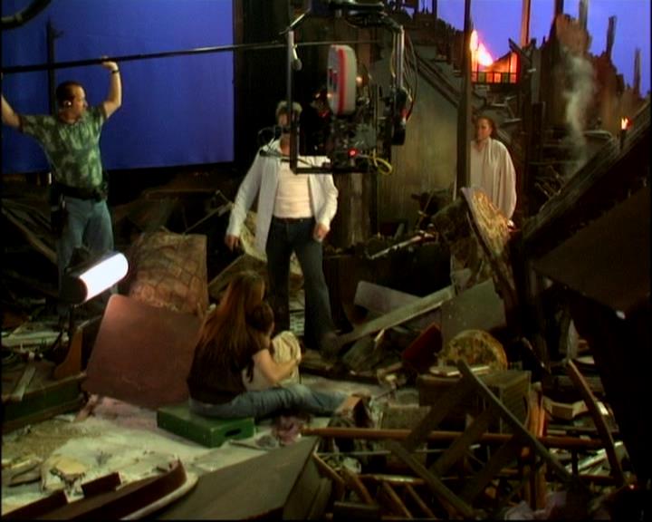 Charmed-Online-dot-TheMakingOfCharmed0716.jpg Charmed-Online-dot-TheMakingOfCharmed0716.jpg