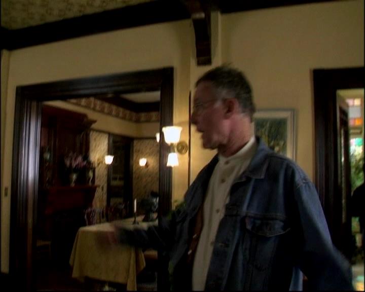 Charmed-Online-dot-ToTheManorBorn0045.jpg Charmed-Online-dot-ToTheManorBorn0045.jpg