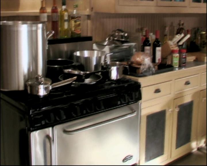 Charmed-Online-dot-ToTheManorBorn0213.jpg Charmed-Online-dot-ToTheManorBorn0213.jpg