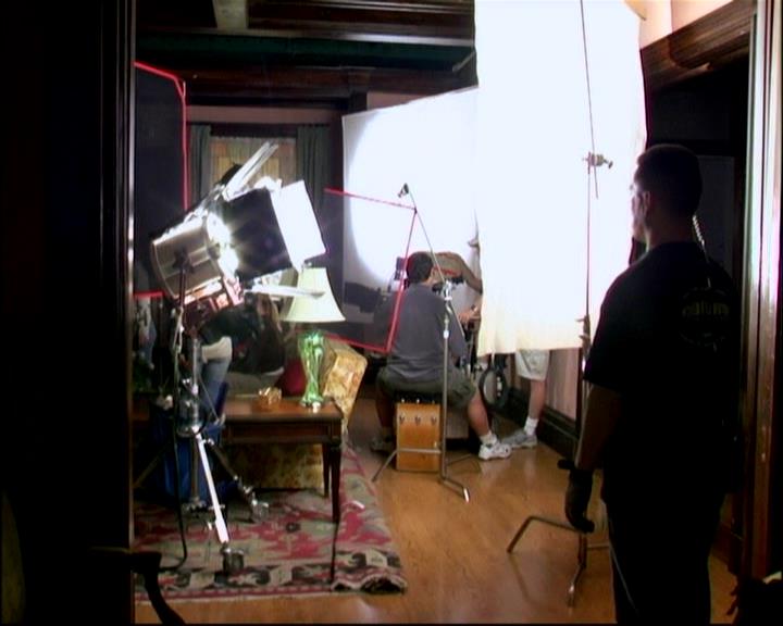 Charmed-Online-dot-ToTheManorBorn0236.jpg Charmed-Online-dot-ToTheManorBorn0236.jpg