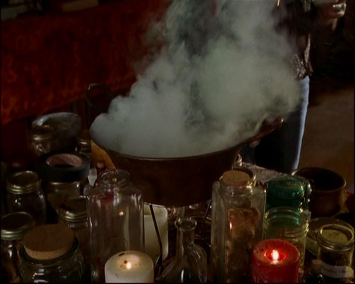 Charmed-Online-dot-ToTheManorBorn0341.jpg Charmed-Online-dot-ToTheManorBorn0341.jpg