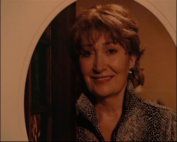 Charmed-Online-dot-ToTheManorBorn0486.jpg Charmed-Online-dot-ToTheManorBorn0486.jpg