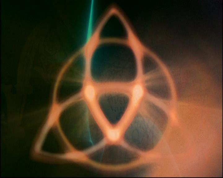 Charmed-Online-dot-ToTheManorBorn0503.jpg Charmed-Online-dot-ToTheManorBorn0503.jpg