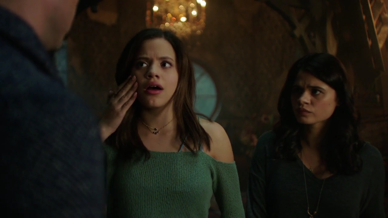 Charmed-Online-dot-nl_Charmed-1x01Pilot01570.jpg