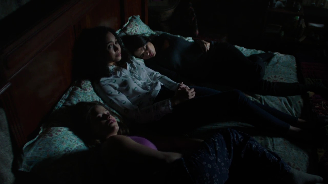 Charmed-Online-dot-nl_Charmed-1x01Pilot02063.jpg