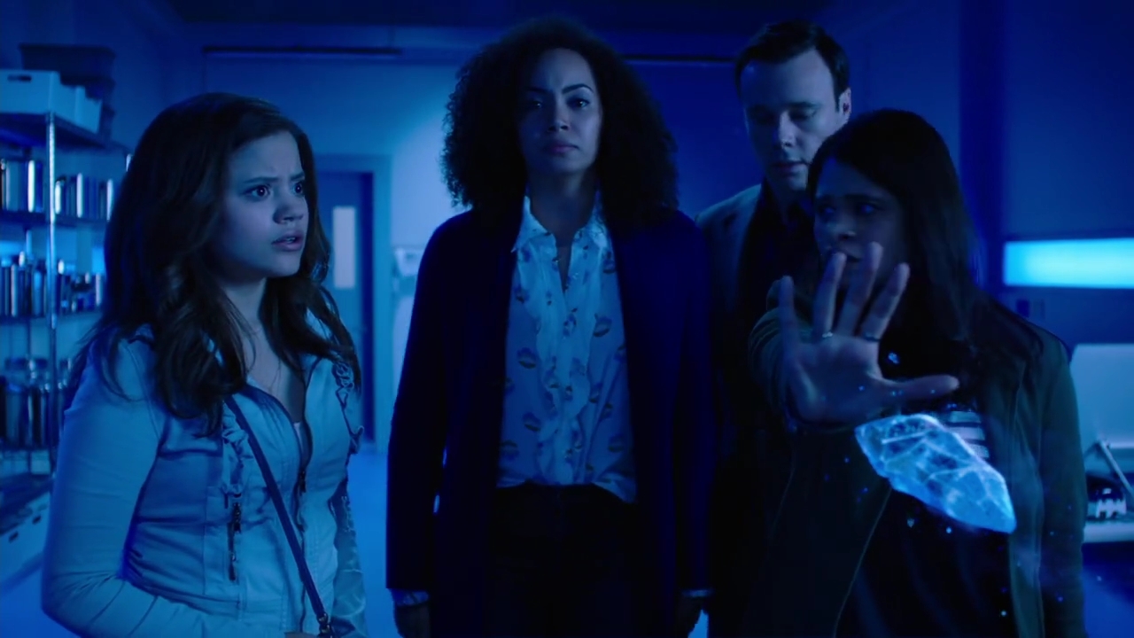 Charmed-Online-dot-nl_Charmed-1x01Pilot02279.jpg