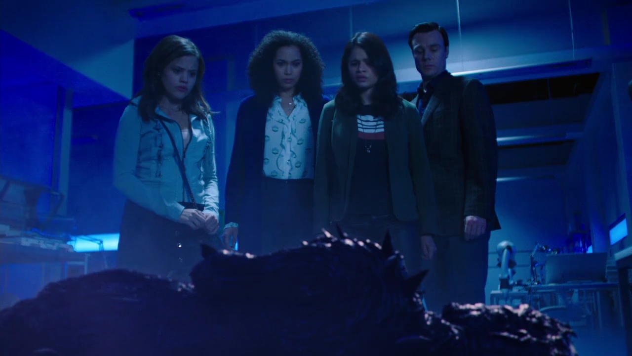 Charmed-Online-dot-nl_Charmed-1x01Pilot02358.jpg