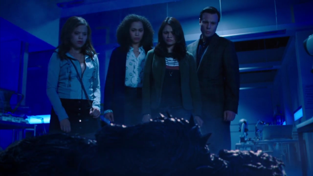 Charmed-Online-dot-nl_Charmed-1x01Pilot02378.jpg