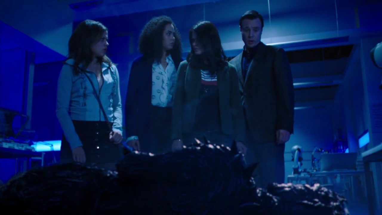 Charmed-Online-dot-nl_Charmed-1x01Pilot02382.jpg