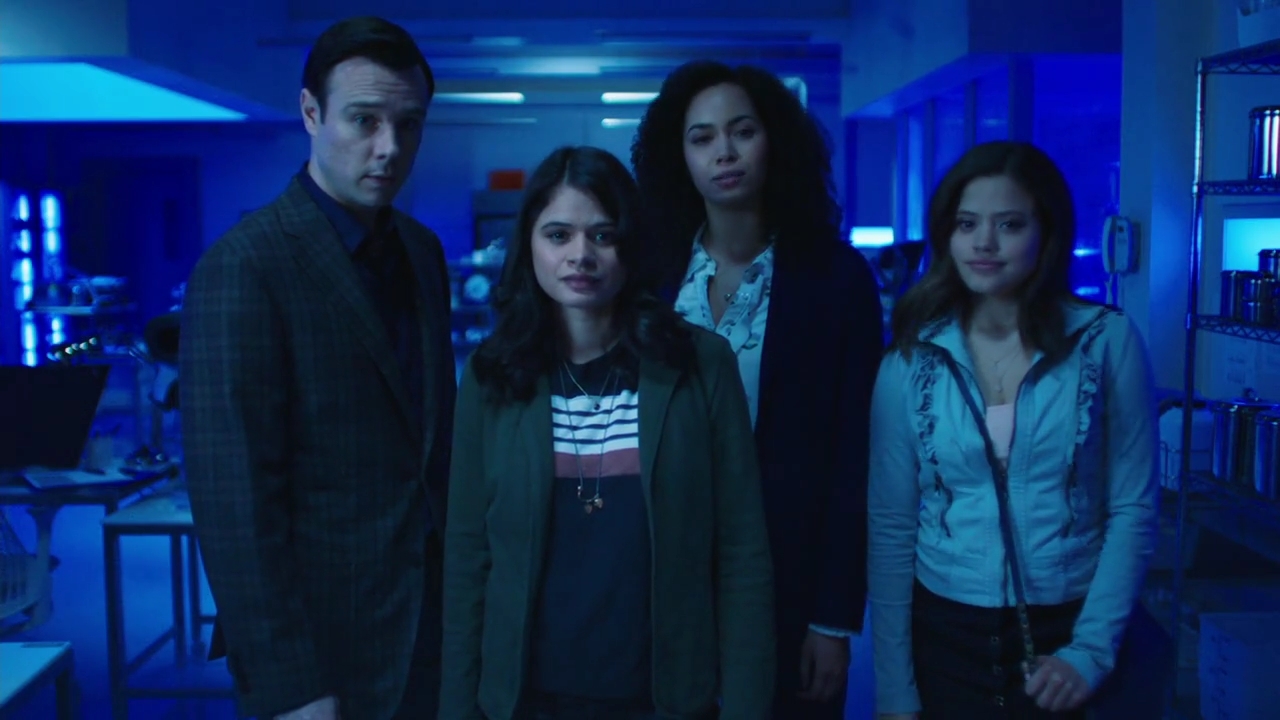 Charmed-Online-dot-nl_Charmed-1x01Pilot02412.jpg