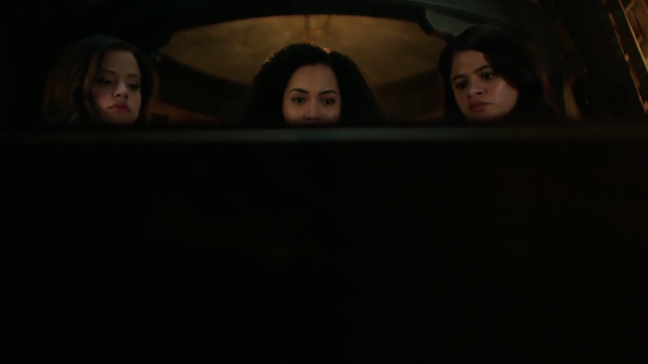 Charmed-Online-dot-nl_Charmed-1x01Pilot02452.jpg