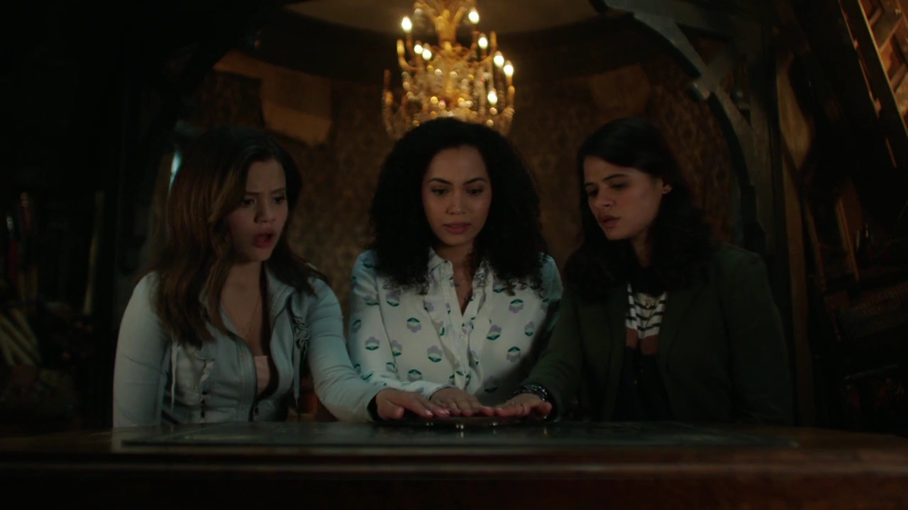 Charmed-Online-dot-nl_Charmed-1x01Pilot02461.jpg
