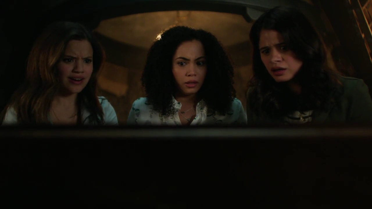 Charmed-Online-dot-nl_Charmed-1x01Pilot02482.jpg