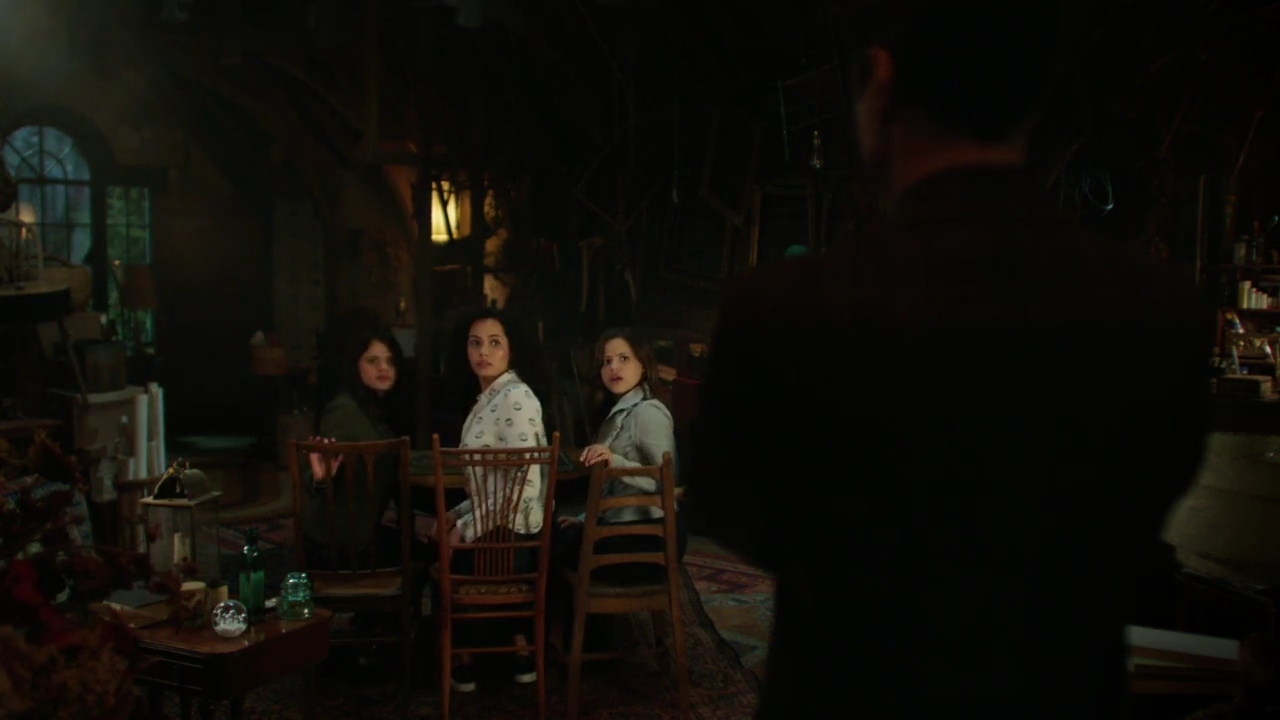 Charmed-Online-dot-nl_Charmed-1x01Pilot02484.jpg