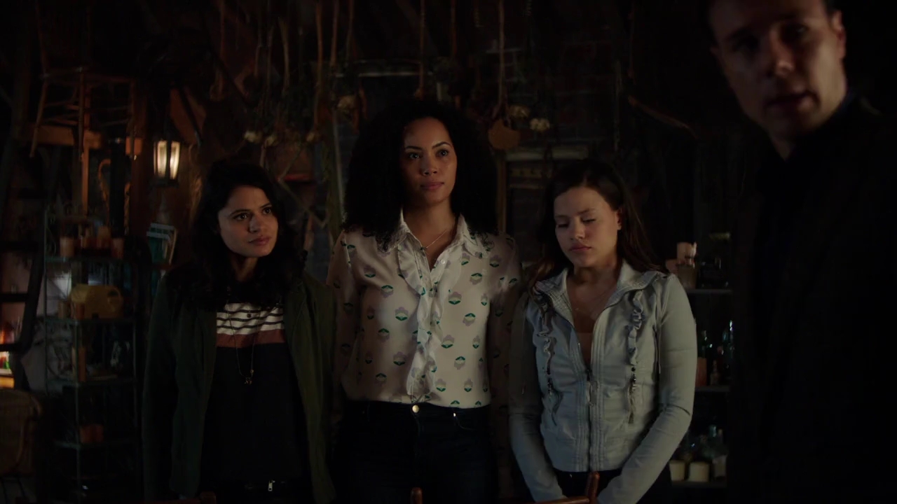 Charmed-Online-dot-nl_Charmed-1x02LetThisMotherOut00097.jpg