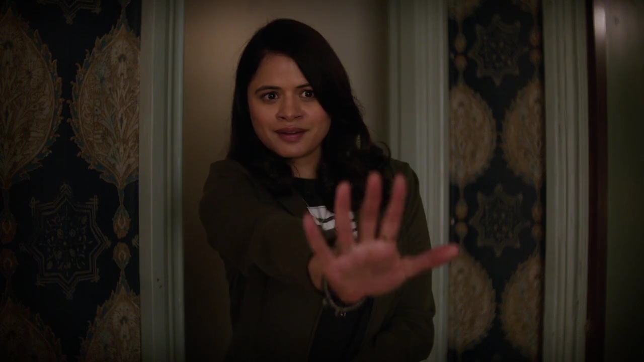 Charmed-Online-dot-nl_Charmed-1x02LetThisMotherOut00201.jpg