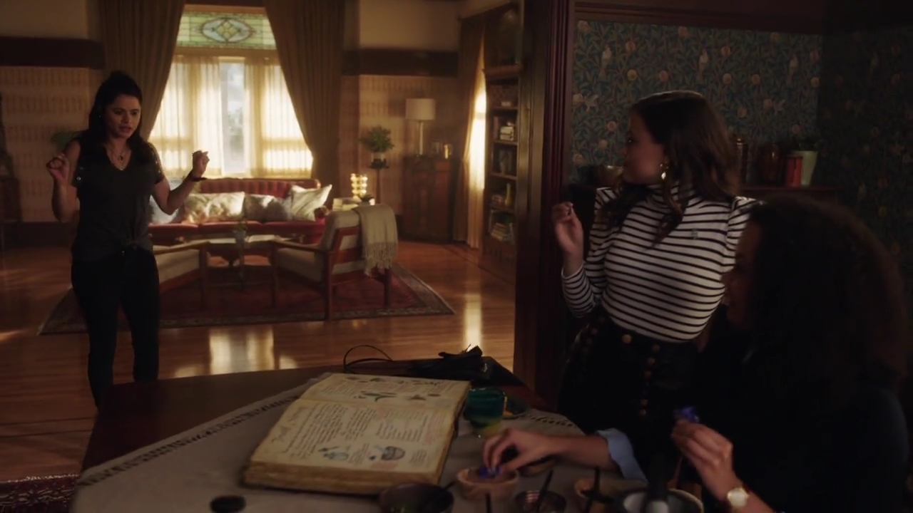 Charmed-Online-dot-nl_Charmed-1x02LetThisMotherOut00330.jpg